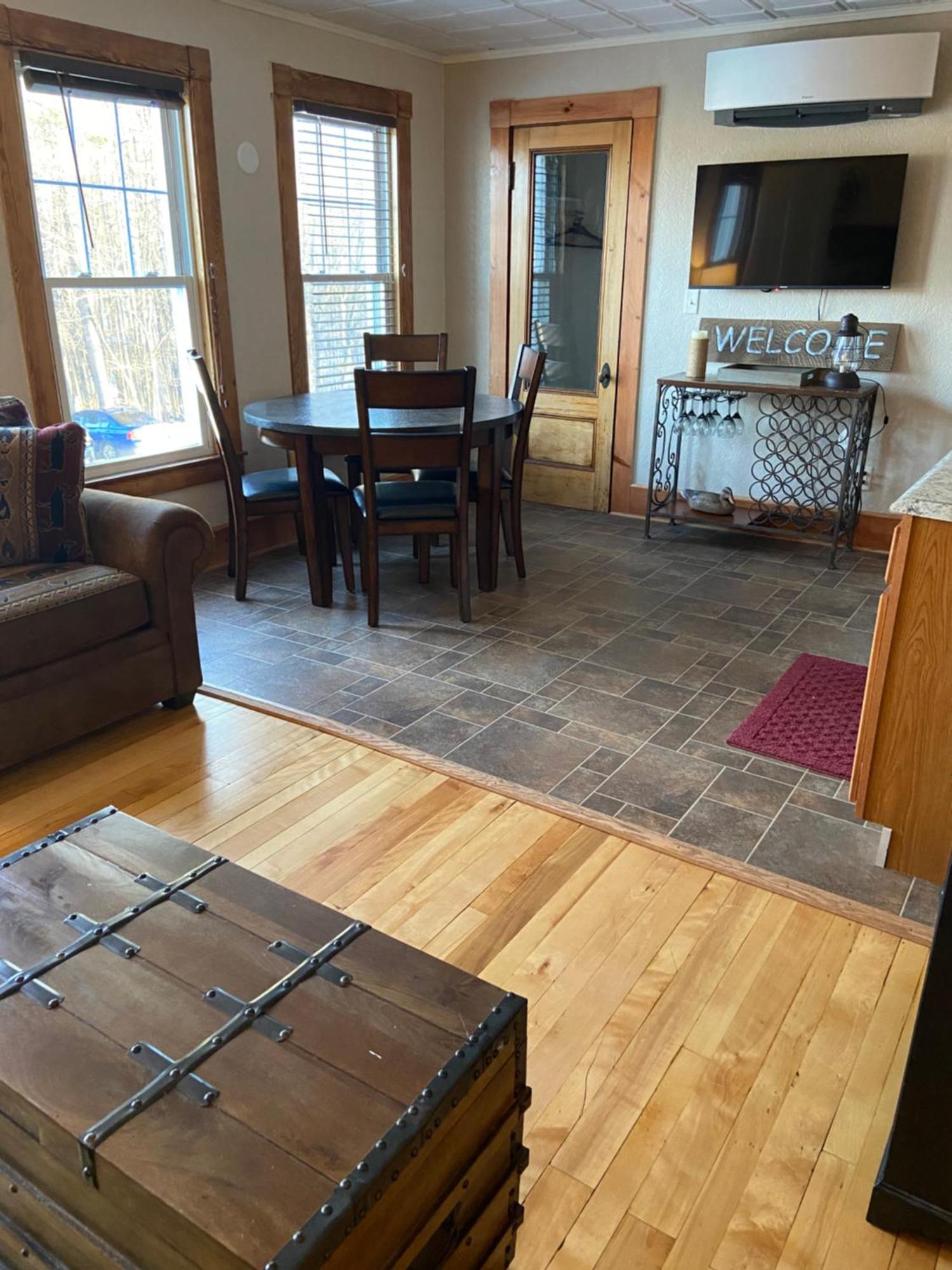Tavern - Country Suite Newport Eksteriør billede